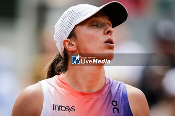 2024-06-06 - Iga SWIATEK of Poland during the twelfth day of Roland-Garros 2024, ATP and WTA Grand Slam tennis tournament on June 06, 2024 at Roland-Garros stadium in Paris, France - TENNIS - ROLAND GARROS 2024 - 06/06 - INTERNATIONALS - TENNIS