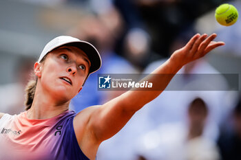 2024-06-06 - Iga SWIATEK of Poland during the twelfth day of Roland-Garros 2024, ATP and WTA Grand Slam tennis tournament on June 06, 2024 at Roland-Garros stadium in Paris, France - TENNIS - ROLAND GARROS 2024 - 06/06 - INTERNATIONALS - TENNIS