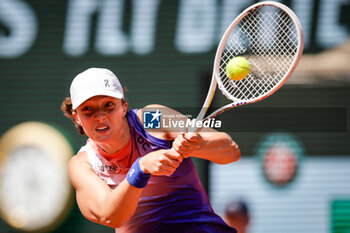 2024-06-06 - Iga SWIATEK of Poland during the twelfth day of Roland-Garros 2024, ATP and WTA Grand Slam tennis tournament on June 06, 2024 at Roland-Garros stadium in Paris, France - TENNIS - ROLAND GARROS 2024 - 06/06 - INTERNATIONALS - TENNIS