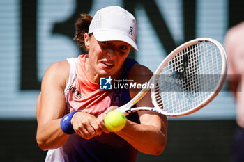 2024-06-06 - Iga SWIATEK of Poland during the twelfth day of Roland-Garros 2024, ATP and WTA Grand Slam tennis tournament on June 06, 2024 at Roland-Garros stadium in Paris, France - TENNIS - ROLAND GARROS 2024 - 06/06 - INTERNATIONALS - TENNIS