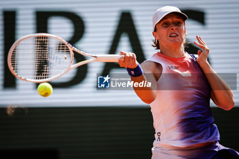 2024-06-06 - Iga SWIATEK of Poland during the twelfth day of Roland-Garros 2024, ATP and WTA Grand Slam tennis tournament on June 06, 2024 at Roland-Garros stadium in Paris, France - TENNIS - ROLAND GARROS 2024 - 06/06 - INTERNATIONALS - TENNIS