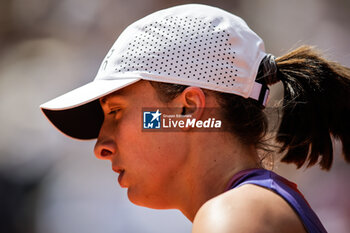 2024-06-06 - Iga SWIATEK of Poland during the twelfth day of Roland-Garros 2024, ATP and WTA Grand Slam tennis tournament on June 06, 2024 at Roland-Garros stadium in Paris, France - TENNIS - ROLAND GARROS 2024 - 06/06 - INTERNATIONALS - TENNIS