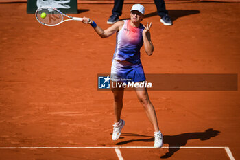 2024-06-06 - Iga SWIATEK of Poland during the twelfth day of Roland-Garros 2024, ATP and WTA Grand Slam tennis tournament on June 06, 2024 at Roland-Garros stadium in Paris, France - TENNIS - ROLAND GARROS 2024 - 06/06 - INTERNATIONALS - TENNIS