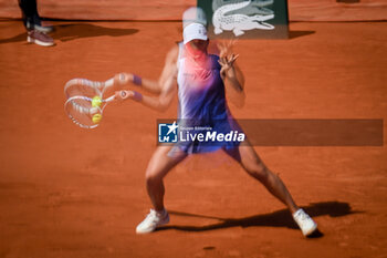 2024-06-06 - Iga SWIATEK of Poland during the twelfth day of Roland-Garros 2024, ATP and WTA Grand Slam tennis tournament on June 06, 2024 at Roland-Garros stadium in Paris, France - TENNIS - ROLAND GARROS 2024 - 06/06 - INTERNATIONALS - TENNIS