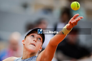 2024-06-06 - Mirra ANDREEVA of Russia during the twelfth day of Roland-Garros 2024, ATP and WTA Grand Slam tennis tournament on June 06, 2024 at Roland-Garros stadium in Paris, France - TENNIS - ROLAND GARROS 2024 - 06/06 - INTERNATIONALS - TENNIS