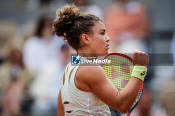 2024-06-06 - Jasmine PAOLINI of Italy celebrates his point during the twelfth day of Roland-Garros 2024, ATP and WTA Grand Slam tennis tournament on June 06, 2024 at Roland-Garros stadium in Paris, France - TENNIS - ROLAND GARROS 2024 - 06/06 - INTERNATIONALS - TENNIS