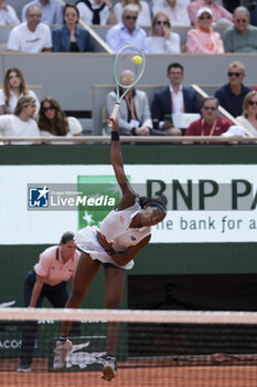 2024-06-06 - Coco Gauff of USA during her semi-final against Iga Swiatek of Poland on day 12 of the 2024 French Open, Roland-Garros 2024, Grand Slam tennis tournament on June 6, 2024 at Roland-Garros stadium in Paris, France - TENNIS - ROLAND GARROS 2024 - 06/06 - INTERNATIONALS - TENNIS