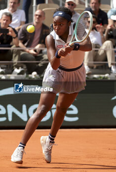 2024-06-06 - Coco Gauff of USA during her semi-final against Iga Swiatek of Poland on day 12 of the 2024 French Open, Roland-Garros 2024, Grand Slam tennis tournament on June 6, 2024 at Roland-Garros stadium in Paris, France - TENNIS - ROLAND GARROS 2024 - 06/06 - INTERNATIONALS - TENNIS