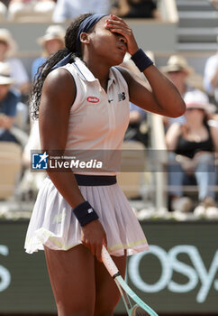 2024-06-06 - Coco Gauff of USA during her semi-final against Iga Swiatek of Poland on day 12 of the 2024 French Open, Roland-Garros 2024, Grand Slam tennis tournament on June 6, 2024 at Roland-Garros stadium in Paris, France - TENNIS - ROLAND GARROS 2024 - 06/06 - INTERNATIONALS - TENNIS