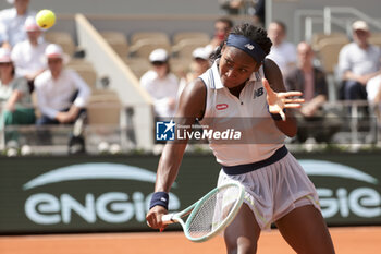 2024-06-06 - Coco Gauff of USA during her semi-final against Iga Swiatek of Poland on day 12 of the 2024 French Open, Roland-Garros 2024, Grand Slam tennis tournament on June 6, 2024 at Roland-Garros stadium in Paris, France - TENNIS - ROLAND GARROS 2024 - 06/06 - INTERNATIONALS - TENNIS