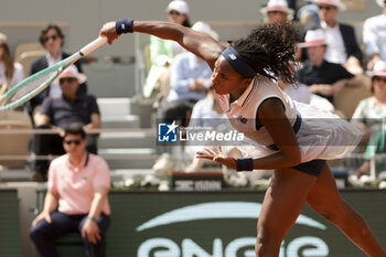 2024-06-06 - Coco Gauff of USA during her semi-final against Iga Swiatek of Poland on day 12 of the 2024 French Open, Roland-Garros 2024, Grand Slam tennis tournament on June 6, 2024 at Roland-Garros stadium in Paris, France - TENNIS - ROLAND GARROS 2024 - 06/06 - INTERNATIONALS - TENNIS