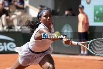 2024-06-06 - Coco Gauff of USA during her semi-final against Iga Swiatek of Poland on day 12 of the 2024 French Open, Roland-Garros 2024, Grand Slam tennis tournament on June 6, 2024 at Roland-Garros stadium in Paris, France - TENNIS - ROLAND GARROS 2024 - 06/06 - INTERNATIONALS - TENNIS