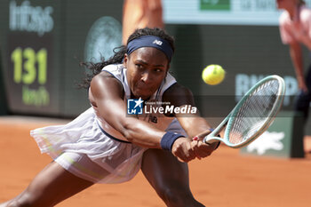 2024-06-06 - Coco Gauff of USA during her semi-final against Iga Swiatek of Poland on day 12 of the 2024 French Open, Roland-Garros 2024, Grand Slam tennis tournament on June 6, 2024 at Roland-Garros stadium in Paris, France - TENNIS - ROLAND GARROS 2024 - 06/06 - INTERNATIONALS - TENNIS