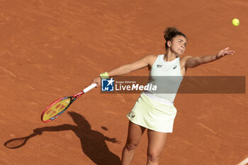 2024-06-06 - Jasmine Paolini of Italy during her semi-final against Mirra Andreeva of Russia on day 12 of the 2024 French Open, Roland-Garros 2024, Grand Slam tennis tournament on June 6, 2024 at Roland-Garros stadium in Paris, France - TENNIS - ROLAND GARROS 2024 - 06/06 - INTERNATIONALS - TENNIS