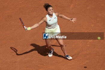 2024-06-06 - Jasmine Paolini of Italy during her semi-final against Mirra Andreeva of Russia on day 12 of the 2024 French Open, Roland-Garros 2024, Grand Slam tennis tournament on June 6, 2024 at Roland-Garros stadium in Paris, France - TENNIS - ROLAND GARROS 2024 - 06/06 - INTERNATIONALS - TENNIS