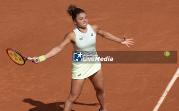 2024-06-06 - Jasmine Paolini of Italy during her semi-final against Mirra Andreeva of Russia on day 12 of the 2024 French Open, Roland-Garros 2024, Grand Slam tennis tournament on June 6, 2024 at Roland-Garros stadium in Paris, France - TENNIS - ROLAND GARROS 2024 - 06/06 - INTERNATIONALS - TENNIS