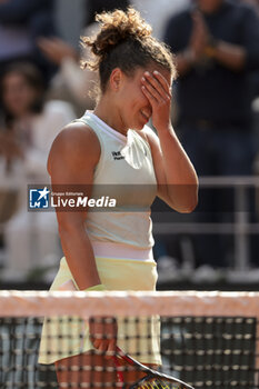 2024-06-06 - Jasmine Paolini of Italy celebrates her semifinal victory against Mirra Andreeva of Russia during day 12 of the 2024 French Open, Roland-Garros 2024, Grand Slam tennis tournament on June 6, 2024 at Roland-Garros stadium in Paris, France - TENNIS - ROLAND GARROS 2024 - 06/06 - INTERNATIONALS - TENNIS