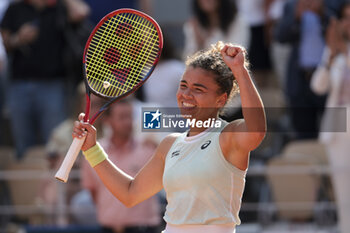 2024-06-06 - Jasmine Paolini of Italy celebrates her semifinal victory against Mirra Andreeva of Russia during day 12 of the 2024 French Open, Roland-Garros 2024, Grand Slam tennis tournament on June 6, 2024 at Roland-Garros stadium in Paris, France - TENNIS - ROLAND GARROS 2024 - 06/06 - INTERNATIONALS - TENNIS