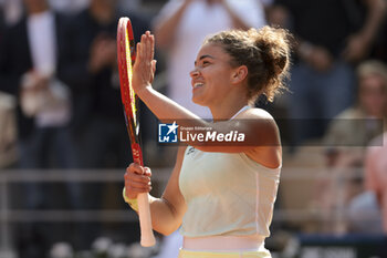 2024-06-06 - Jasmine Paolini of Italy celebrates her semifinal victory against Mirra Andreeva of Russia during day 12 of the 2024 French Open, Roland-Garros 2024, Grand Slam tennis tournament on June 6, 2024 at Roland-Garros stadium in Paris, France - TENNIS - ROLAND GARROS 2024 - 06/06 - INTERNATIONALS - TENNIS