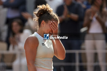 2024-06-06 - Jasmine Paolini of Italy celebrates her semifinal victory against Mirra Andreeva of Russia during day 12 of the 2024 French Open, Roland-Garros 2024, Grand Slam tennis tournament on June 6, 2024 at Roland-Garros stadium in Paris, France - TENNIS - ROLAND GARROS 2024 - 06/06 - INTERNATIONALS - TENNIS