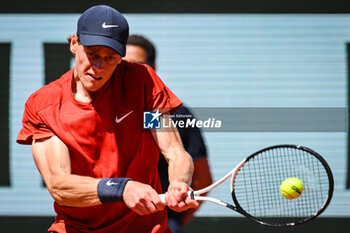 2024-06-07 - Jannik SINNER of Italy during the thirteenth day of Roland-Garros 2024, ATP and WTA Grand Slam tennis tournament on June 07, 2024 at Roland-Garros stadium in Paris, France - TENNIS - ROLAND GARROS 2024 - 07/06 - INTERNATIONALS - TENNIS