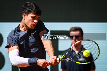 2024-06-07 - Carlos ALCARAZ of Spain during the thirteenth day of Roland-Garros 2024, ATP and WTA Grand Slam tennis tournament on June 07, 2024 at Roland-Garros stadium in Paris, France - TENNIS - ROLAND GARROS 2024 - 07/06 - INTERNATIONALS - TENNIS