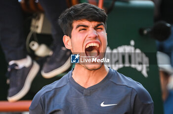 2024-06-07 - Carlos ALCARAZ of Spain celebrates his victory during the thirteenth day of Roland-Garros 2024, ATP and WTA Grand Slam tennis tournament on June 07, 2024 at Roland-Garros stadium in Paris, France - TENNIS - ROLAND GARROS 2024 - 07/06 - INTERNATIONALS - TENNIS