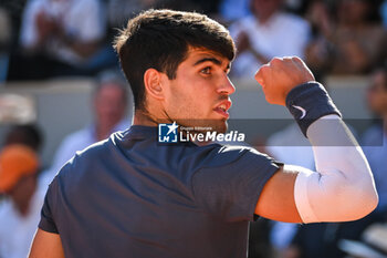 2024-06-07 - Carlos ALCARAZ of Spain celebrates his point during the thirteenth day of Roland-Garros 2024, ATP and WTA Grand Slam tennis tournament on June 07, 2024 at Roland-Garros stadium in Paris, France - TENNIS - ROLAND GARROS 2024 - 07/06 - INTERNATIONALS - TENNIS