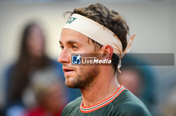 2024-06-07 - Casper RUUD of Norway during the thirteenth day of Roland-Garros 2024, ATP and WTA Grand Slam tennis tournament on June 07, 2024 at Roland-Garros stadium in Paris, France - TENNIS - ROLAND GARROS 2024 - 07/06 - INTERNATIONALS - TENNIS