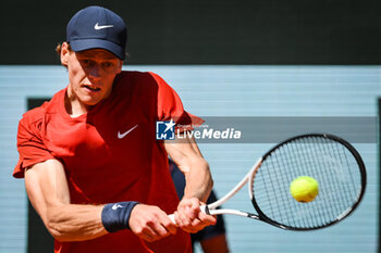 2024-06-07 - Jannik SINNER of Italy during the thirteenth day of Roland-Garros 2024, ATP and WTA Grand Slam tennis tournament on June 07, 2024 at Roland-Garros stadium in Paris, France - TENNIS - ROLAND GARROS 2024 - 07/06 - INTERNATIONALS - TENNIS