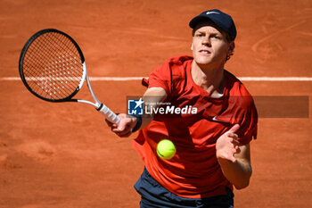 2024-06-07 - Jannik SINNER of Italy during the thirteenth day of Roland-Garros 2024, ATP and WTA Grand Slam tennis tournament on June 07, 2024 at Roland-Garros stadium in Paris, France - TENNIS - ROLAND GARROS 2024 - 07/06 - INTERNATIONALS - TENNIS