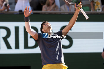 2024-06-07 - Carlos Alcaraz of Spain celebrates winning the semifinal against Jannik Sinner of Italy on day 12 of the 2024 French Open, Roland-Garros 2024, Grand Slam tennis tournament on June 7, 2024 at Roland-Garros stadium in Paris, France - TENNIS - ROLAND GARROS 2024 - 07/06 - INTERNATIONALS - TENNIS