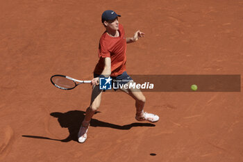 2024-06-07 - Jannik Sinner of Italy during the semifinal against Carlos Alcaraz of Spain on day 12 of the 2024 French Open, Roland-Garros 2024, Grand Slam tennis tournament on June 7, 2024 at Roland-Garros stadium in Paris, France - TENNIS - ROLAND GARROS 2024 - 07/06 - INTERNATIONALS - TENNIS