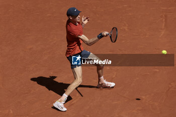 2024-06-07 - Jannik Sinner of Italy during the semifinal against Carlos Alcaraz of Spain on day 12 of the 2024 French Open, Roland-Garros 2024, Grand Slam tennis tournament on June 7, 2024 at Roland-Garros stadium in Paris, France - TENNIS - ROLAND GARROS 2024 - 07/06 - INTERNATIONALS - TENNIS