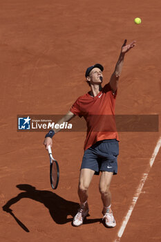 2024-06-07 - Jannik Sinner of Italy during the semifinal against Carlos Alcaraz of Spain on day 12 of the 2024 French Open, Roland-Garros 2024, Grand Slam tennis tournament on June 7, 2024 at Roland-Garros stadium in Paris, France - TENNIS - ROLAND GARROS 2024 - 07/06 - INTERNATIONALS - TENNIS