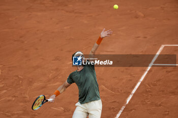 2024-06-07 - Casper Ruud of Norway during the semifinal against Alexander Zverev of Germany on day 12 of the 2024 French Open, Roland-Garros 2024, Grand Slam tennis tournament on June 7, 2024 at Roland-Garros stadium in Paris, France - TENNIS - ROLAND GARROS 2024 - 07/06 - INTERNATIONALS - TENNIS