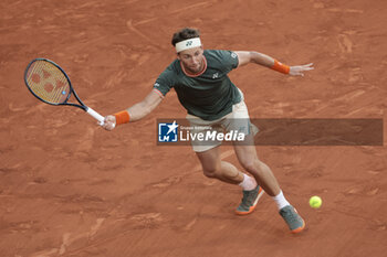 2024-06-07 - Casper Ruud of Norway during the semifinal against Alexander Zverev of Germany on day 12 of the 2024 French Open, Roland-Garros 2024, Grand Slam tennis tournament on June 7, 2024 at Roland-Garros stadium in Paris, France - TENNIS - ROLAND GARROS 2024 - 07/06 - INTERNATIONALS - TENNIS