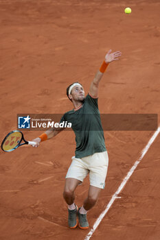 2024-06-07 - Casper Ruud of Norway during the semifinal against Alexander Zverev of Germany on day 12 of the 2024 French Open, Roland-Garros 2024, Grand Slam tennis tournament on June 7, 2024 at Roland-Garros stadium in Paris, France - TENNIS - ROLAND GARROS 2024 - 07/06 - INTERNATIONALS - TENNIS