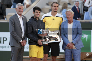 2024-06-09 - President of French Tennis Federation FFT Gilles Moretton, winner Carlos Alcaraz of Spain, finalist Alexander Zverev of Germany, Bjorn Borg during the podium ceremony of the men's final on day 15 of the 2024 French Open, Roland-Garros 2024, Grand Slam tennis tournament on June 9, 2024 at Roland-Garros stadium in Paris, France - TENNIS - ROLAND GARROS 2024 - 09/06 - INTERNATIONALS - TENNIS