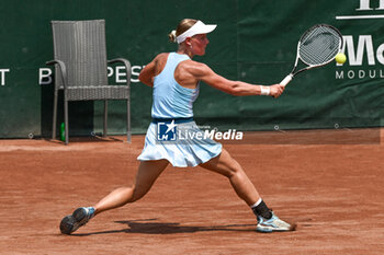 2024-07-17 - Suzan Lamens (NED) during the single match vs. Carole Monnet (FRA) at the WTA250 Hungarian Gran Prix Tennis on 17th July 2024 at Romai Teniszakademia, Budapest, Hungary - WTATOUR DAY 5 ROUND OF 16 - INTERNATIONALS - TENNIS