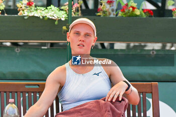 2024-07-19 - Suzan Lamens (NED) during the quarter finals match vs. Aliaksandra Sasnovich at the WTA250 Hungarian Gran Prix Tennis on 19th July 2024 at Romai Teniszakademia, Budapest, Hungary - WTA HUNGARIAN GRAND PRIX - QUARTER FINALS  - INTERNATIONALS - TENNIS