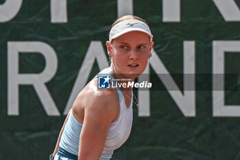 2024-07-19 - Suzan Lamens (NED) during the quarter finals match vs. Aliaksandra Sasnovich at the WTA250 Hungarian Gran Prix Tennis on 19th July 2024 at Romai Teniszakademia, Budapest, Hungary - WTA HUNGARIAN GRAND PRIX - QUARTER FINALS  - INTERNATIONALS - TENNIS