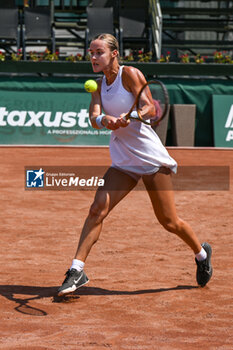 2024-07-19 - Anna Karolina Schmiedlova (SVK) during the quarter finals match vs. Elina Avanesyan at the WTA250 Hungarian Gran Prix Tennis on 19th July 2024 at Romai Teniszakademia, Budapest, Hungary - WTA HUNGARIAN GRAND PRIX - QUARTER FINALS  - INTERNATIONALS - TENNIS