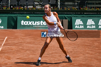 2024-07-19 - Anna Karolina Schmiedlova (SVK) during the quarter finals match vs. Elina Avanesyan at the WTA250 Hungarian Gran Prix Tennis on 19th July 2024 at Romai Teniszakademia, Budapest, Hungary - WTA HUNGARIAN GRAND PRIX - QUARTER FINALS  - INTERNATIONALS - TENNIS