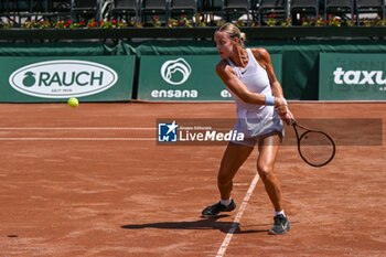 2024-07-19 - Anna Karolina Schmiedlova (SVK) during the quarter finals match vs. Elina Avanesyan at the WTA250 Hungarian Gran Prix Tennis on 19th July 2024 at Romai Teniszakademia, Budapest, Hungary - WTA HUNGARIAN GRAND PRIX - QUARTER FINALS  - INTERNATIONALS - TENNIS