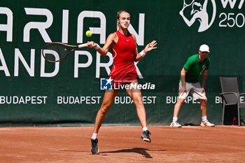 2024-07-19 - Anna Karolina Schmiedlova (SVK) after changing the uniform during the quarter finals match vs. Elina Avanesyan at the WTA250 Hungarian Gran Prix Tennis on 19th July 2024 at Romai Teniszakademia, Budapest, Hungary - WTA HUNGARIAN GRAND PRIX - QUARTER FINALS  - INTERNATIONALS - TENNIS