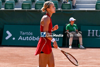 2024-07-19 - Anna Karolina Schmiedlova (SVK) celebrate the victory after the quarter finals match vs. Elina Avanesyan at the WTA250 Hungarian Gran Prix Tennis on 19th July 2024 at Romai Teniszakademia, Budapest, Hungary - WTA HUNGARIAN GRAND PRIX - QUARTER FINALS  - INTERNATIONALS - TENNIS