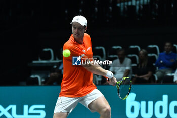 2024-09-10 - BOLOGNA, ITALIA - 10 September: The Dutchman Botic van de Zandschulp in the match against the Belgian Raphael Collignon in the Davis Cup match at the Unipol Arena in Bologna - DAVIS CUP - INTERNATIONALS - TENNIS