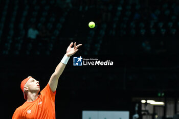 2024-09-10 - BOLOGNA, ITALIA - 10 September: The Dutchman Tallon Griekspoor in the match against the Belgian Zizou Bergs in the Davis Cup match at the Unipol Arena in Bologna - DAVIS CUP - INTERNATIONALS - TENNIS