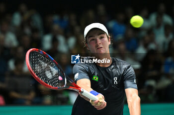 2024-09-11 - Joao Fonseca (BRA) in action during the 2024 Davis Cup Finals Group Stage Bologna match between the Italy and Brazil at Unipol Arena on September 11, 2024 in Bologna, Italy. - DAVIS CUP - INTERNATIONALS - TENNIS